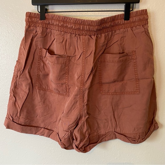 Universal Thread Shorts - Picture 3 of 5